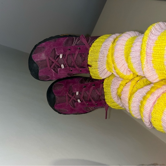 Mauve/dusty dark rose color Keen suede sneakers - Picture 4 of 9